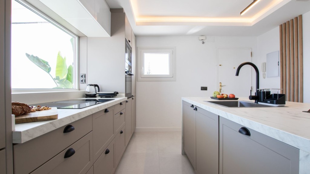 3 Bed, 2 Bath, ApartmentFor Sale, Calahonda, Malaga