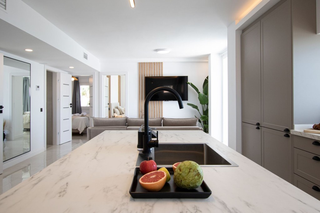 3 Bed, 2 Bath, ApartmentFor Sale, Calahonda, Malaga