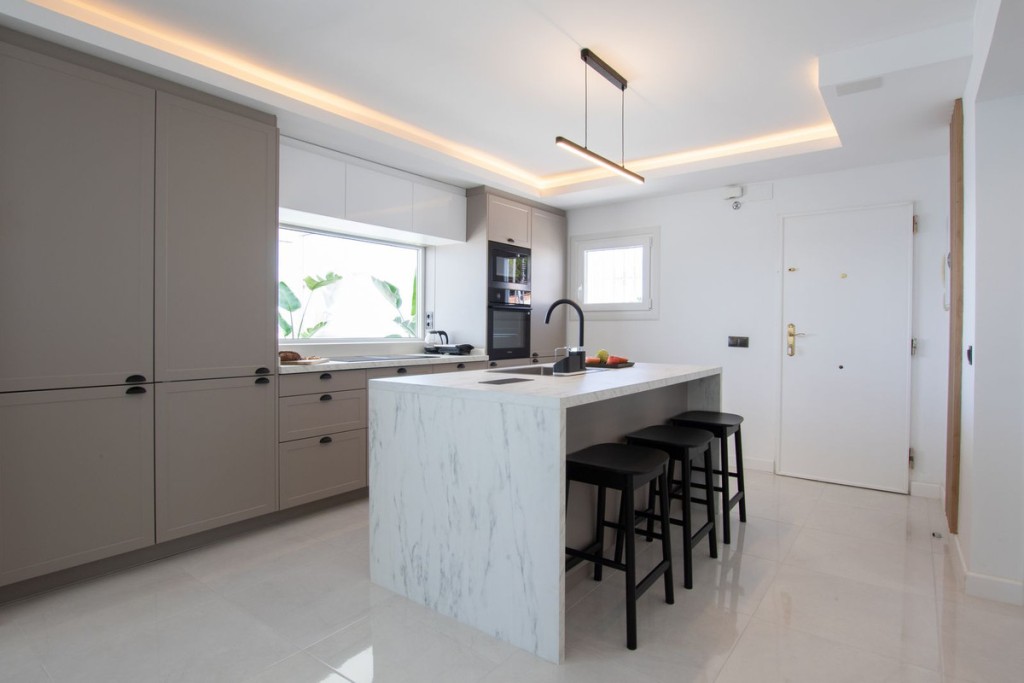 3 Bed, 2 Bath, ApartmentFor Sale, Calahonda, Malaga