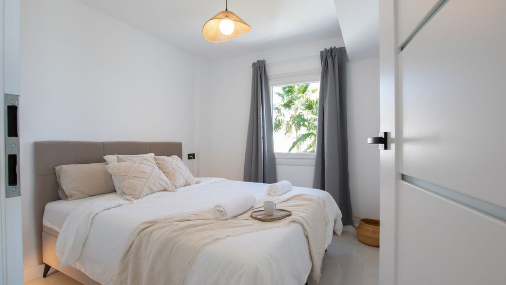 3 Bed, 2 Bath, ApartmentFor Sale, Calahonda, Malaga