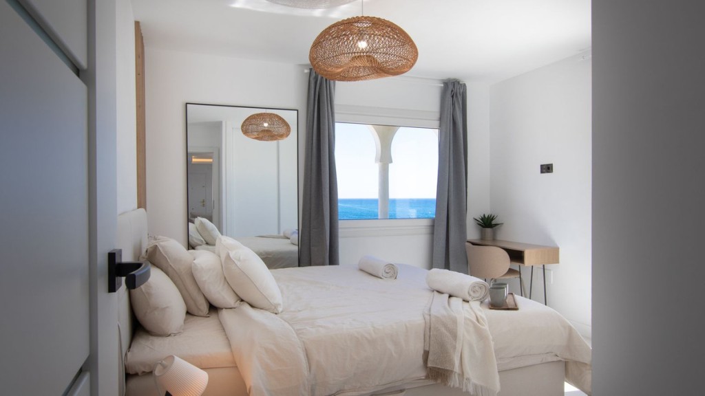 3 Bed, 2 Bath, ApartmentFor Sale, Calahonda, Malaga