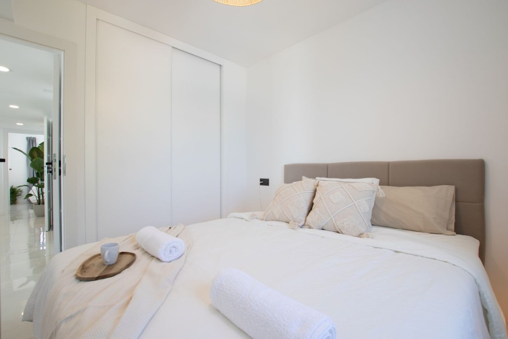 3 Bed, 2 Bath, ApartmentFor Sale, Calahonda, Malaga