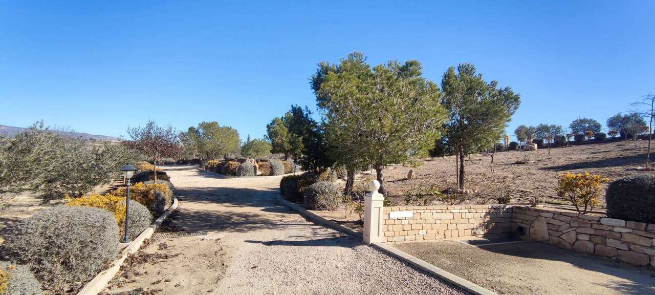 3 Bed, 2 Bath, HouseFor Sale, Pinoso, Alicante, 03650