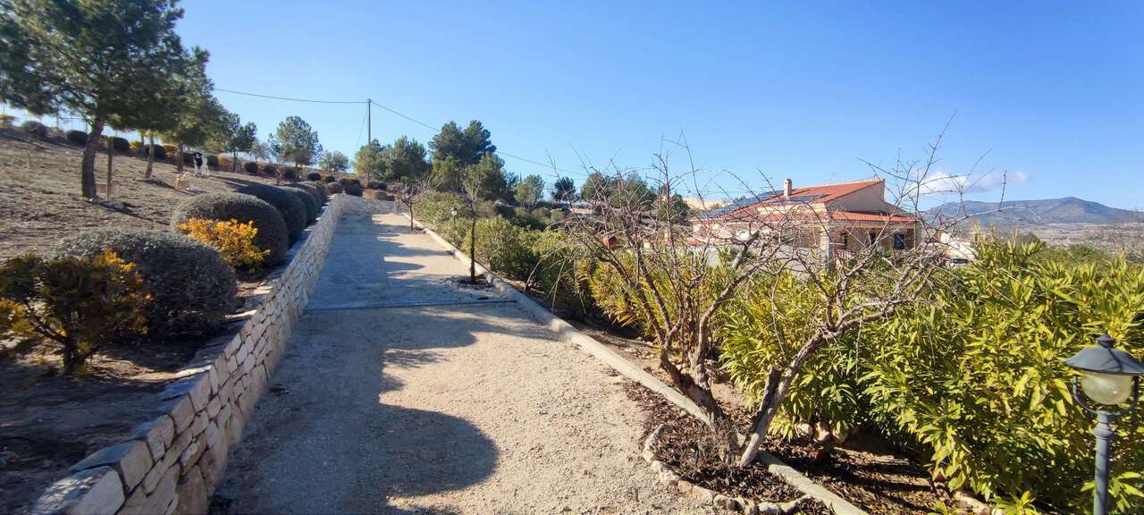 3 Bed, 2 Bath, HouseFor Sale, Pinoso, Alicante, 03650