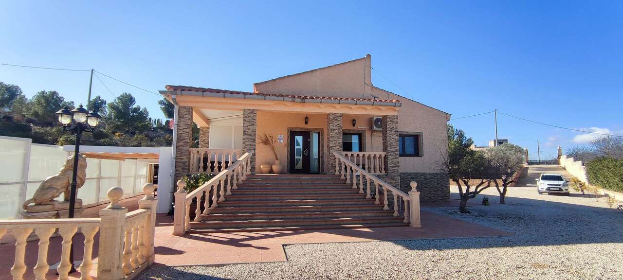 3 Bed, 2 Bath, HouseFor Sale, Pinoso, Alicante, 03650