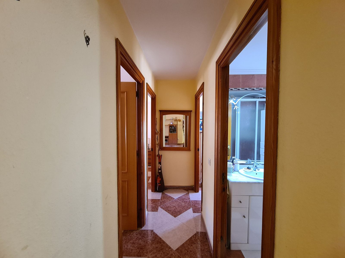 3 Bed, 1 Bath, ApartmentFor Sale, Estepona, Malaga