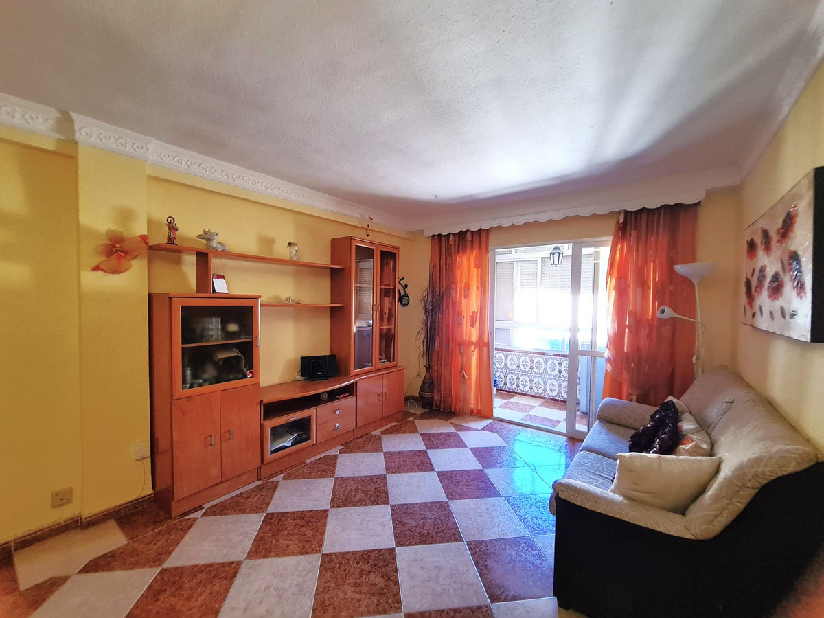 3 Bed, 1 Bath, ApartmentFor Sale, Estepona, Malaga