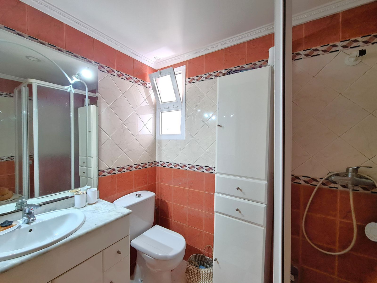 3 Bed, 1 Bath, ApartmentFor Sale, Estepona, Malaga