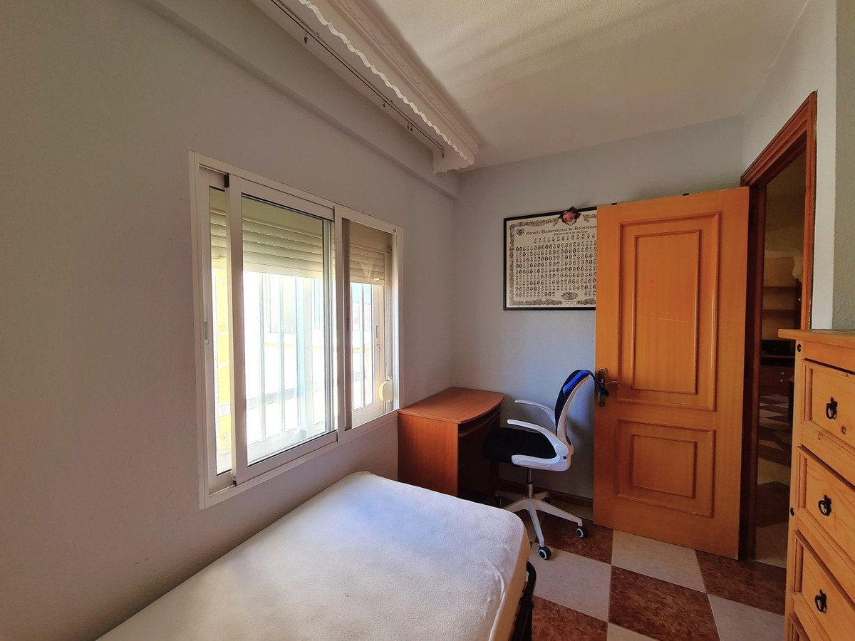 3 Bed, 1 Bath, ApartmentFor Sale, Estepona, Malaga