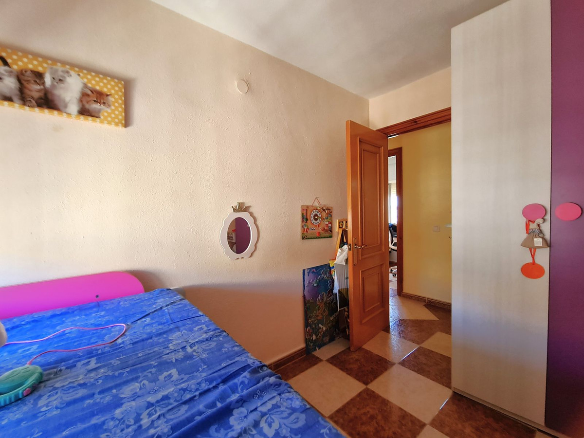 3 Bed, 1 Bath, ApartmentFor Sale, Estepona, Malaga