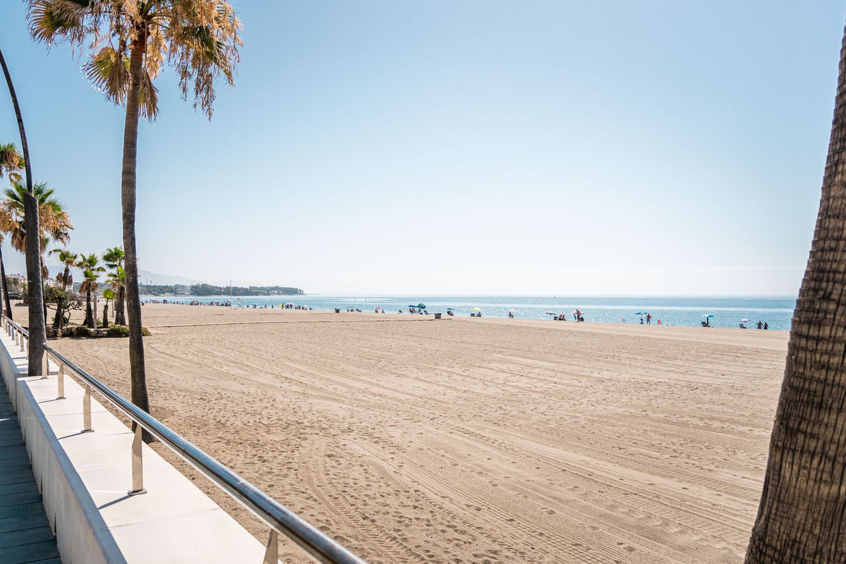 3 Bed, 1 Bath, ApartmentFor Sale, Estepona, Malaga