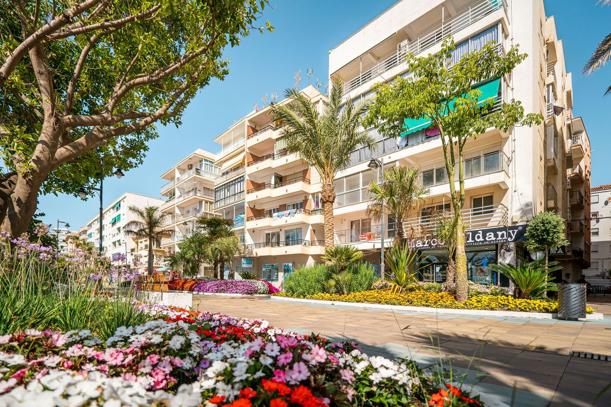 3 Bed, 1 Bath, ApartmentFor Sale, Estepona, Malaga
