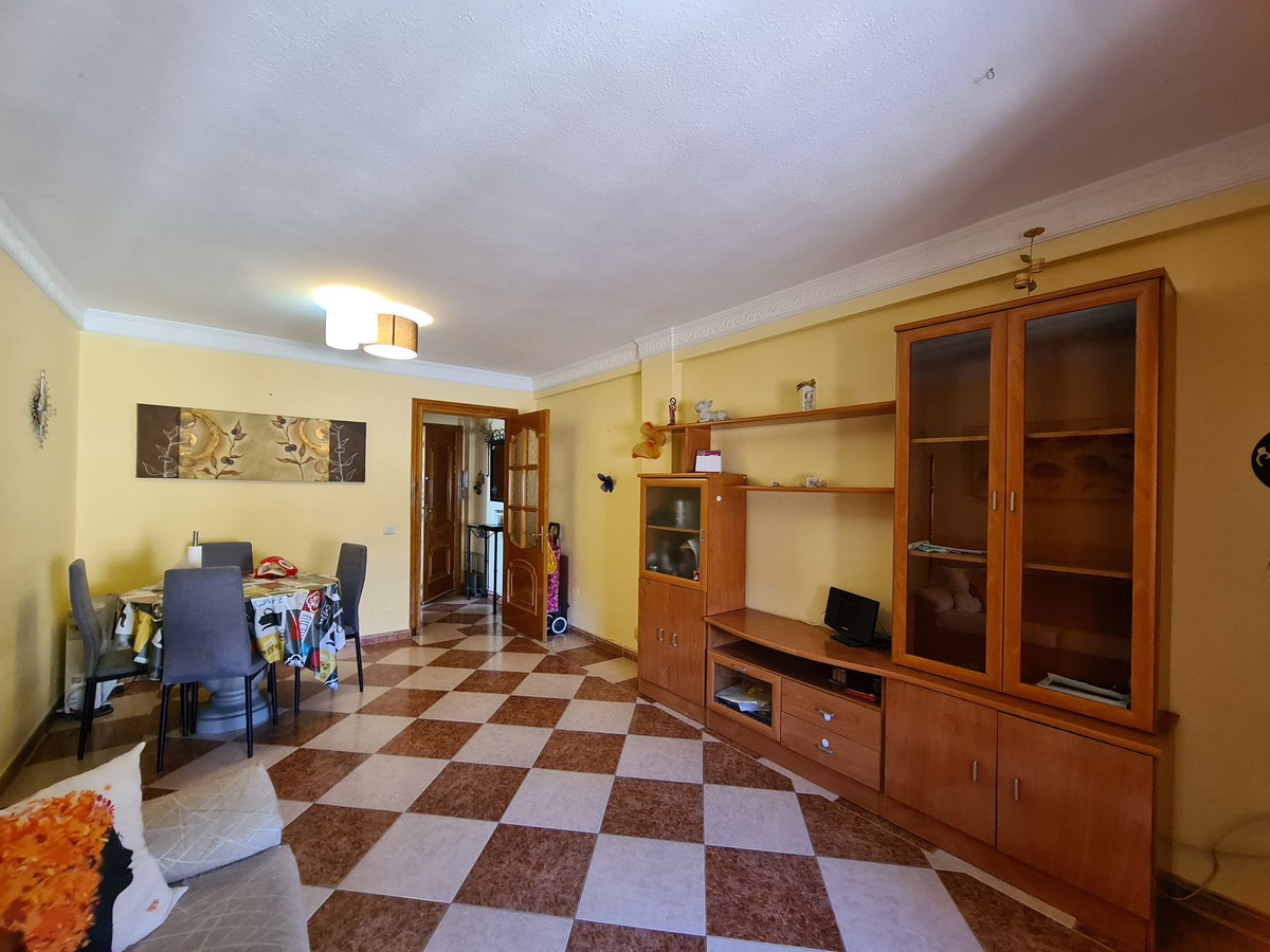 3 Bed, 1 Bath, ApartmentFor Sale, Estepona, Malaga