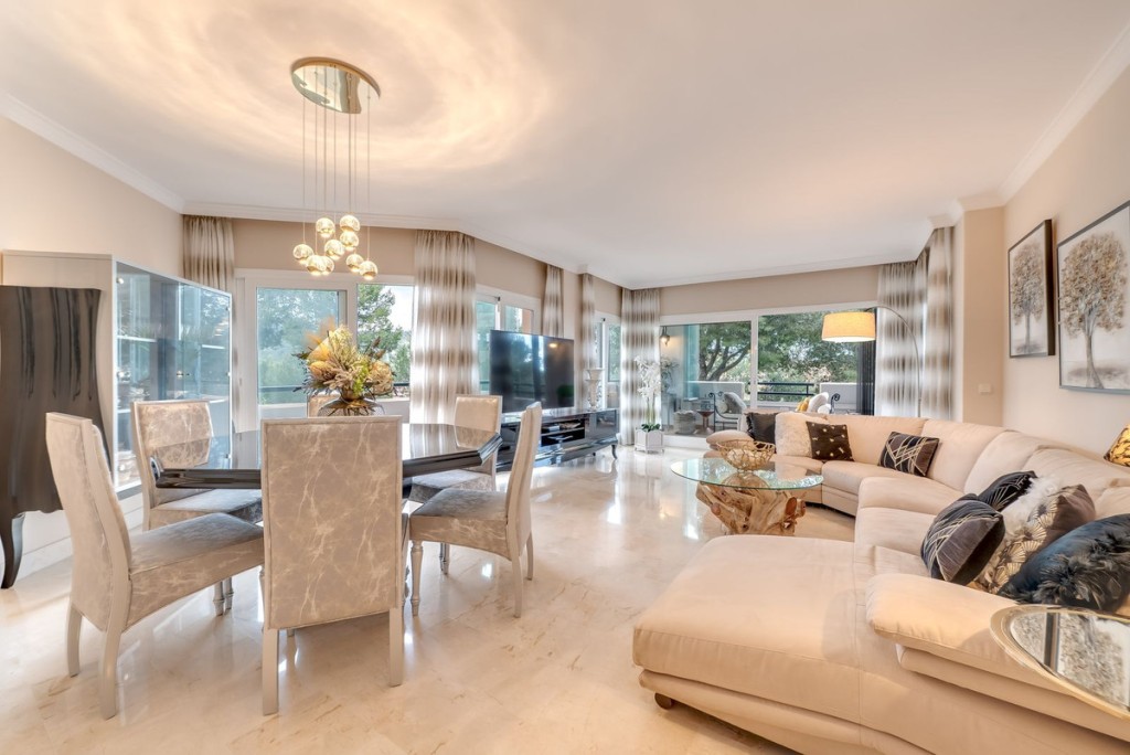 3 Bed, 3 Bath, ApartmentFor Sale, Elviria, Malaga