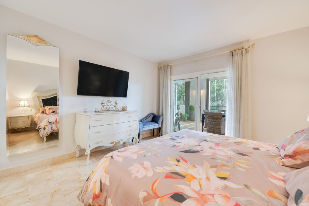 3 Bed, 3 Bath, ApartmentFor Sale, Elviria, Malaga