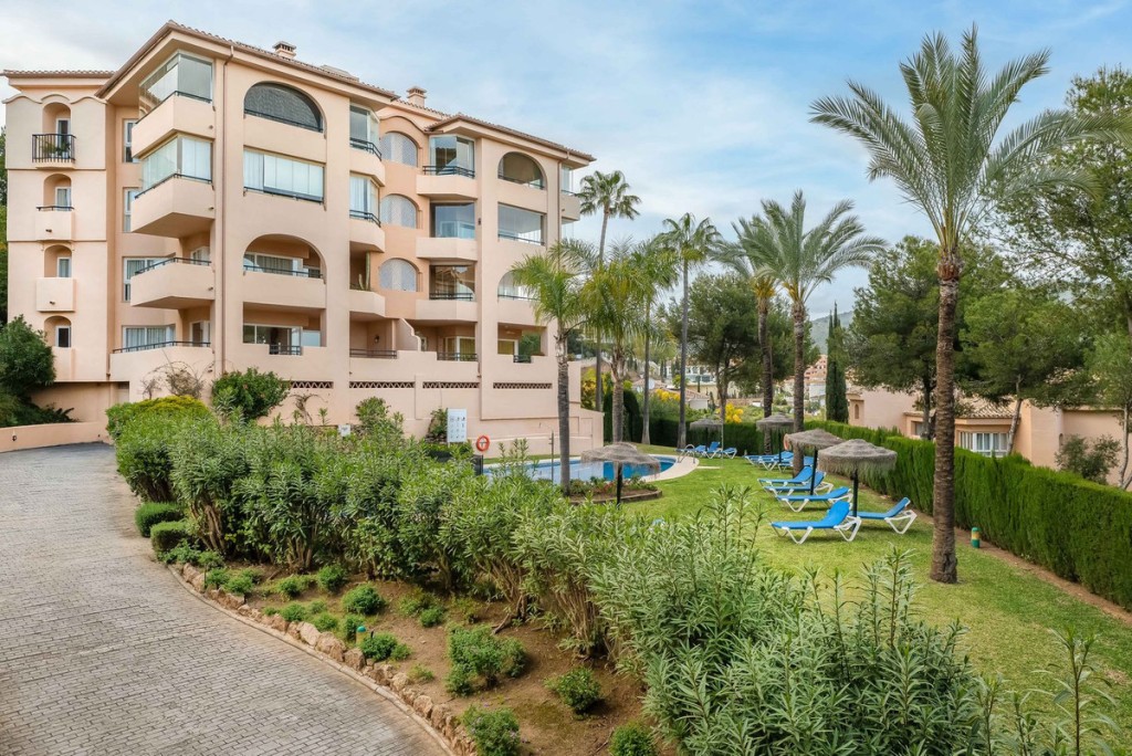 3 Bed, 3 Bath, ApartmentFor Sale, Elviria, Malaga