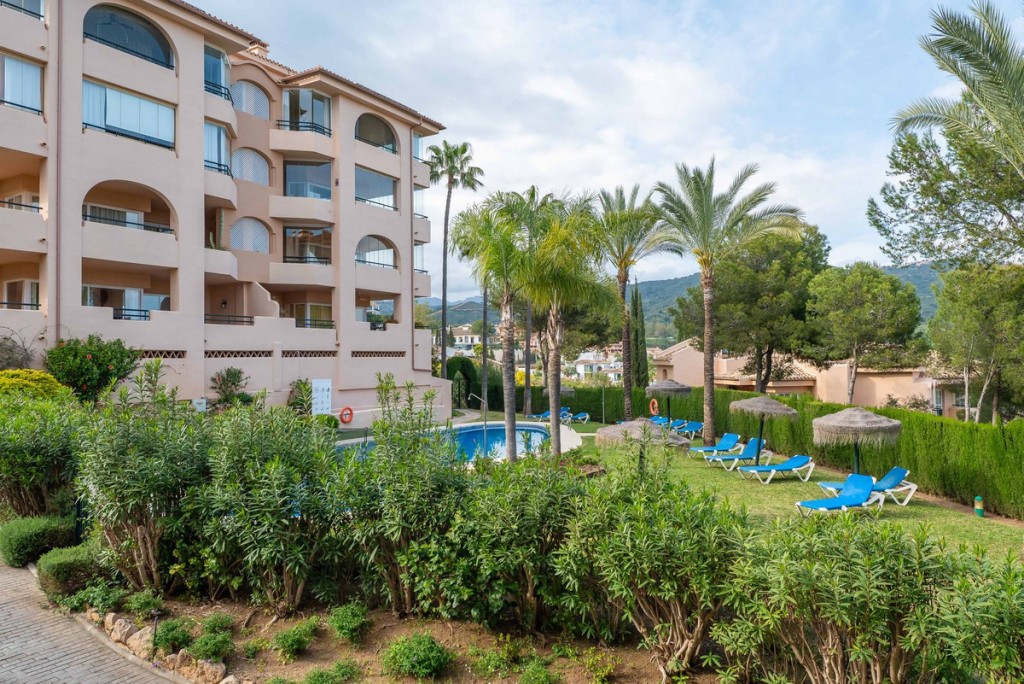 3 Bed, 3 Bath, ApartmentFor Sale, Elviria, Malaga