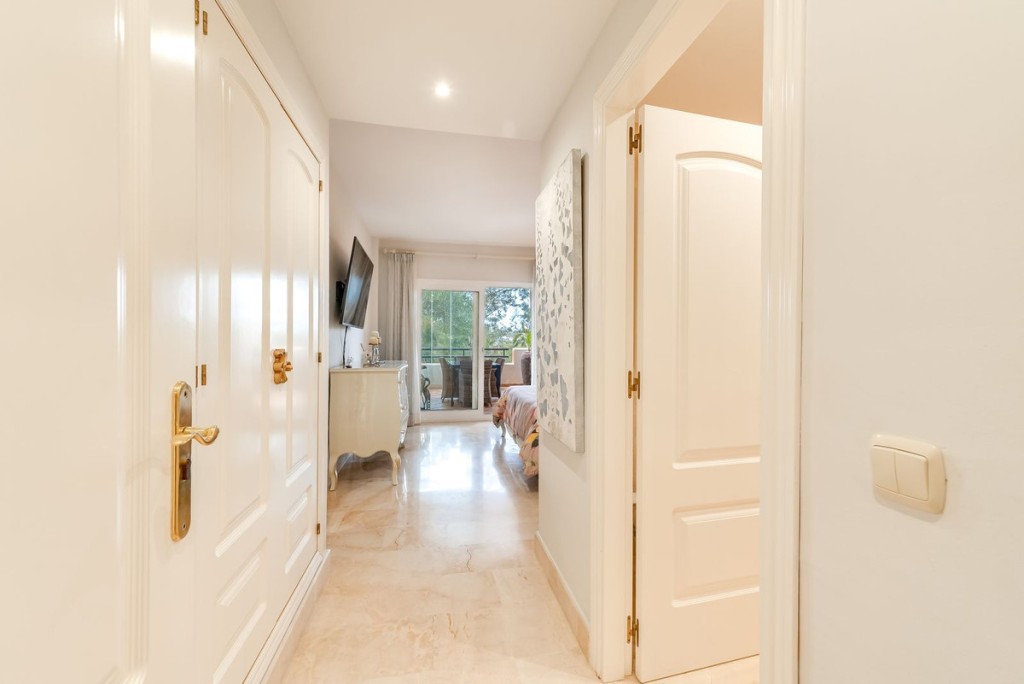 3 Bed, 3 Bath, ApartmentFor Sale, Elviria, Malaga