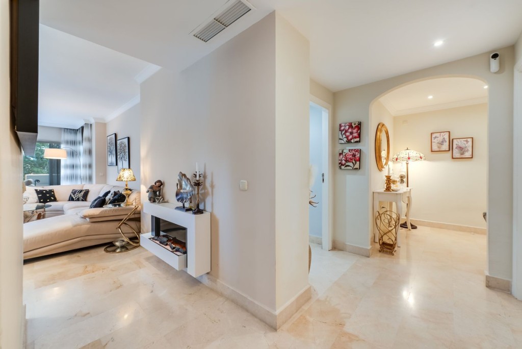 3 Bed, 3 Bath, ApartmentFor Sale, Elviria, Malaga