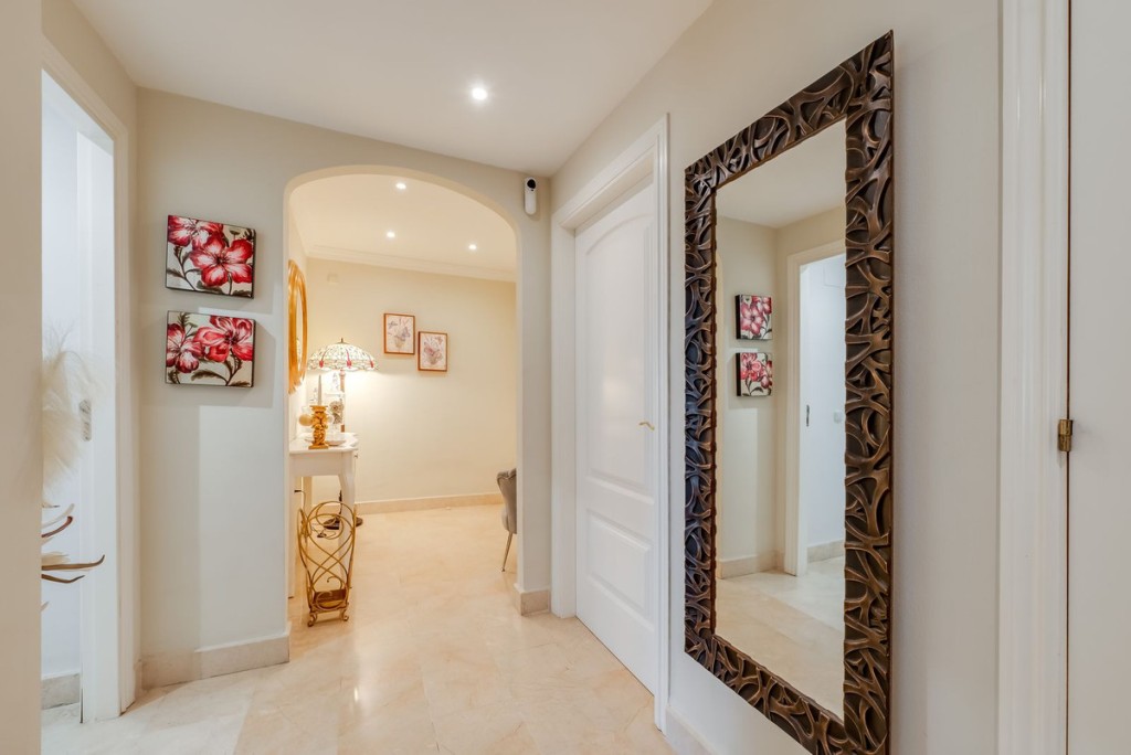 3 Bed, 3 Bath, ApartmentFor Sale, Elviria, Malaga