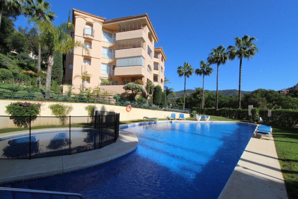 3 Bed, 3 Bath, ApartmentFor Sale, Elviria, Malaga