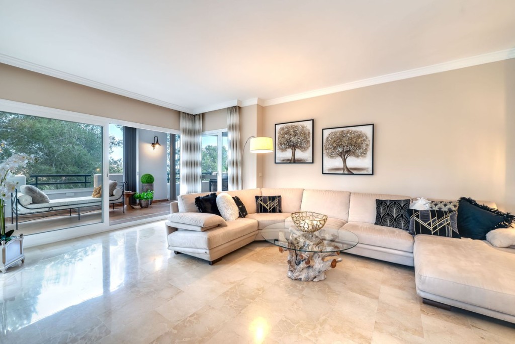 3 Bed, 3 Bath, ApartmentFor Sale, Elviria, Malaga