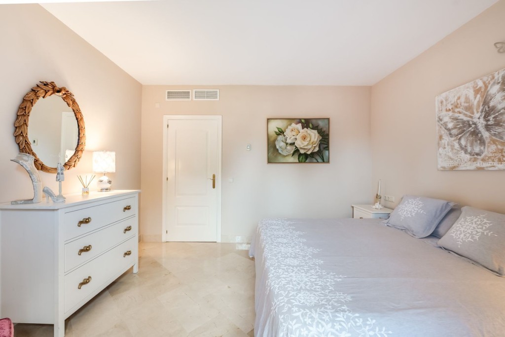 3 Bed, 3 Bath, ApartmentFor Sale, Elviria, Malaga