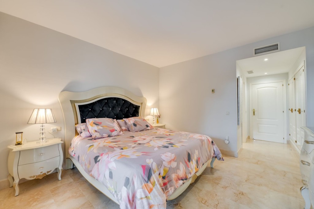 3 Bed, 3 Bath, ApartmentFor Sale, Elviria, Malaga