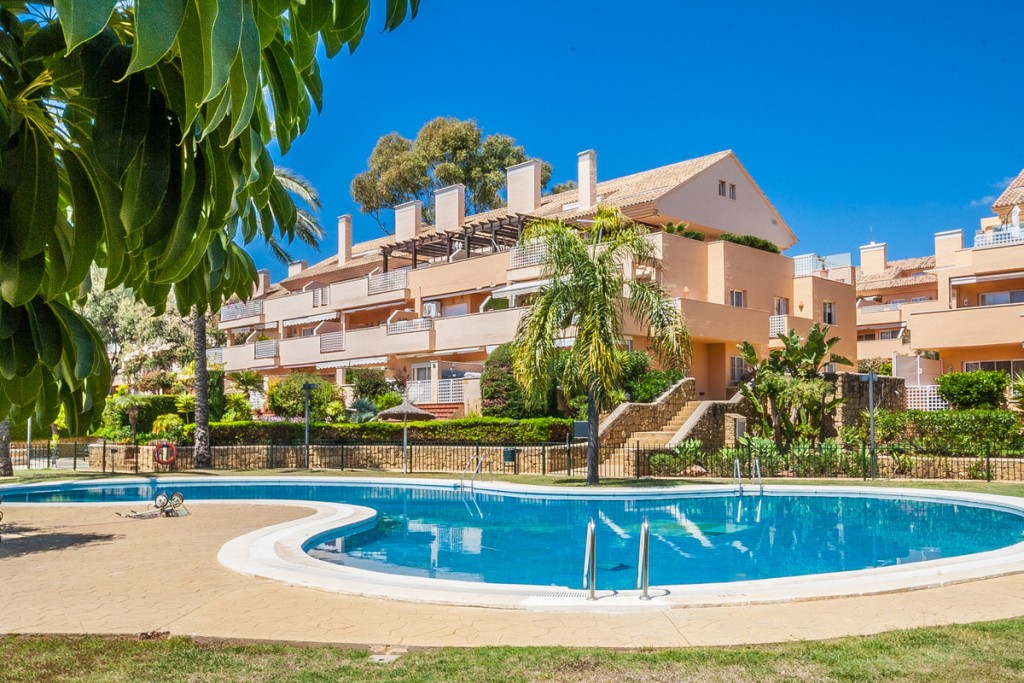 3 Bed, 2 Bath, ApartmentFor Sale, Elviria, Malaga