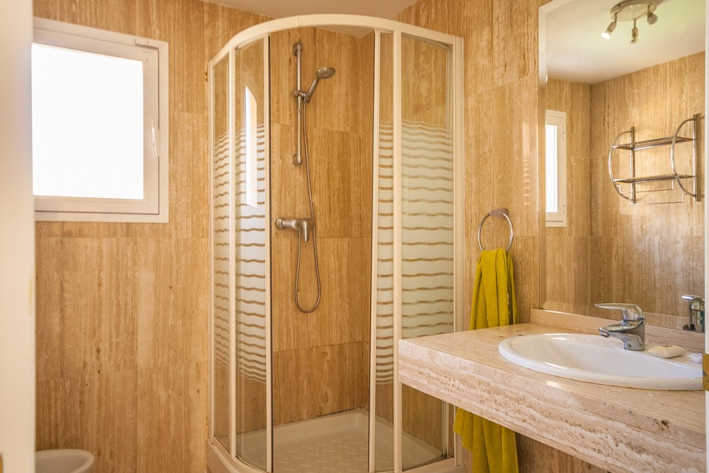 3 Bed, 2 Bath, ApartmentFor Sale, Elviria, Malaga