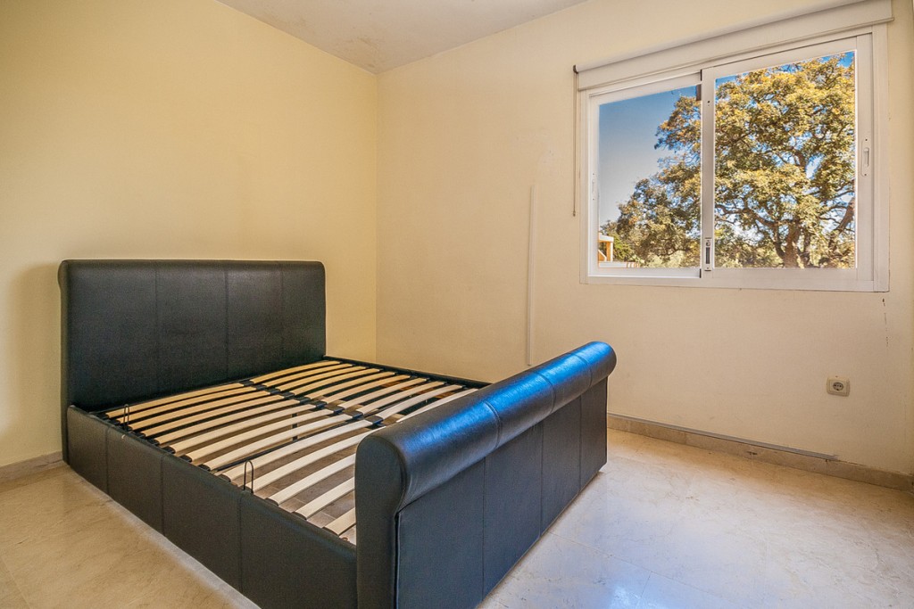 3 Bed, 2 Bath, ApartmentFor Sale, Elviria, Malaga