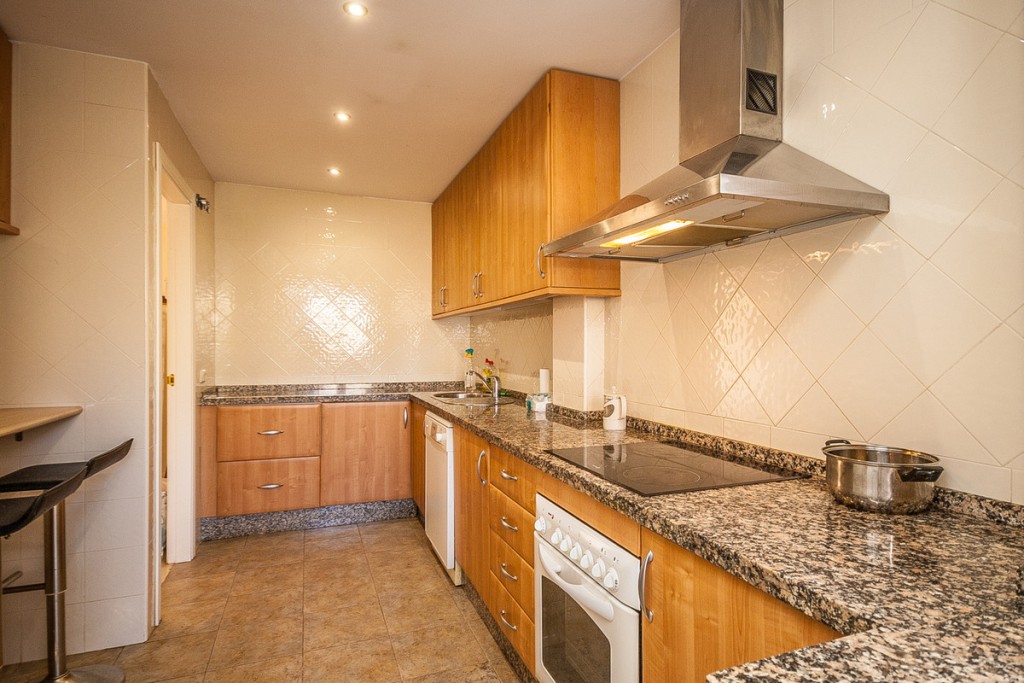 3 Bed, 2 Bath, ApartmentFor Sale, Elviria, Malaga