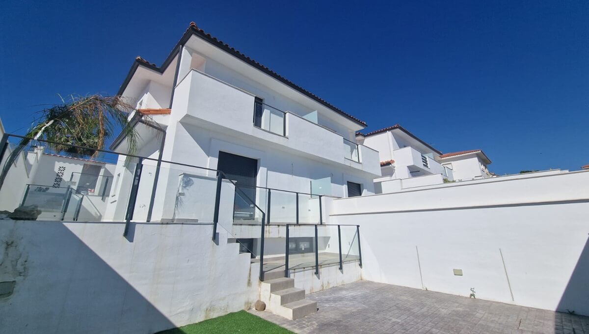 2 Bed, 2 Bath, HouseFor Sale, La Duquesa, Malaga