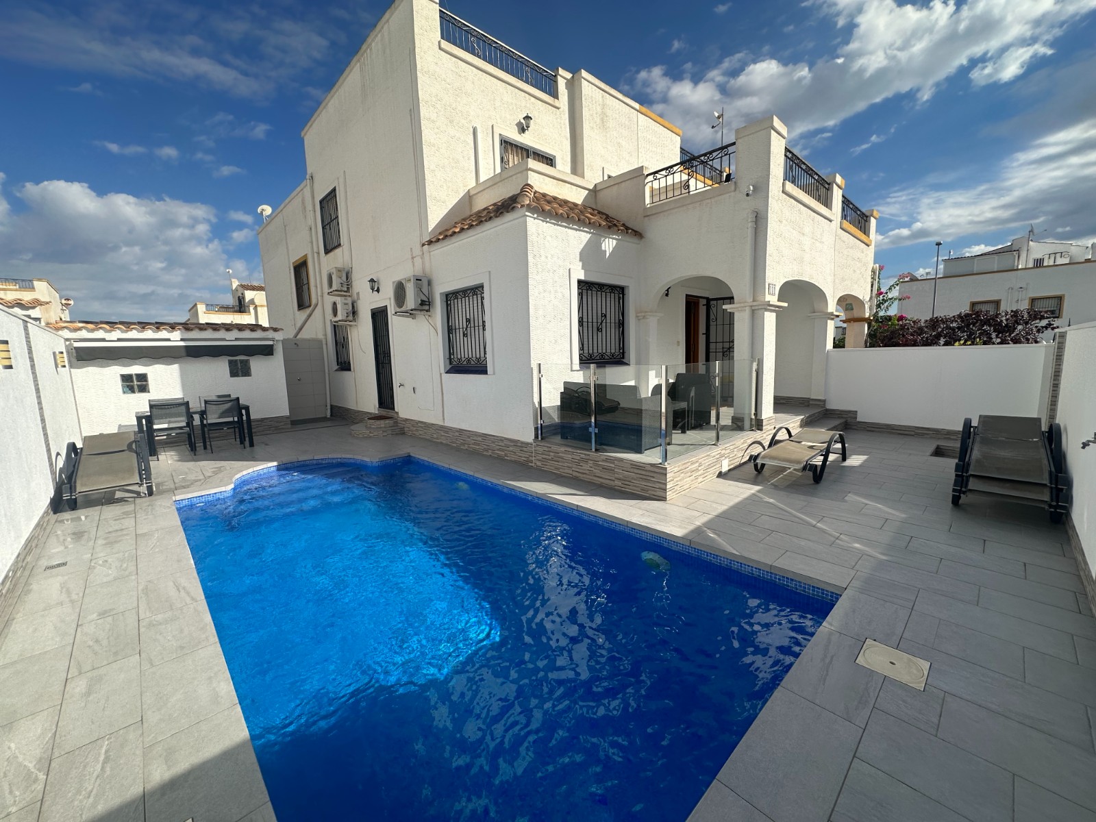 3 Bed, 2 Bath, HouseFor Sale, Los Balcones, Alicante