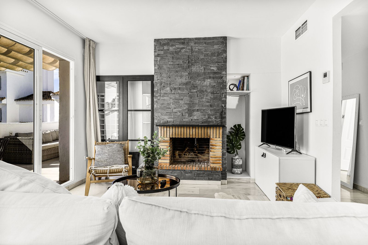 3 Bed, 2 Bath, ApartmentFor Sale, Nueva Andalucia, Malaga