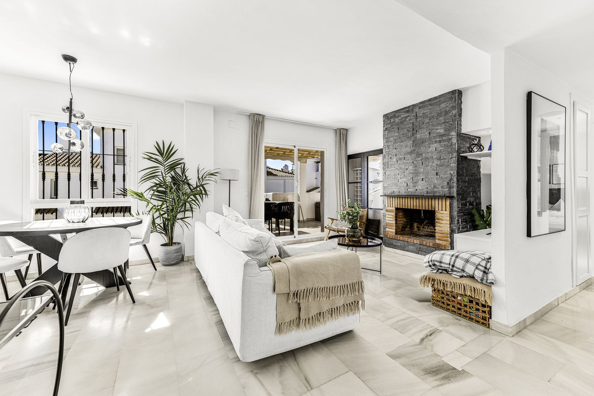 3 Bed, 2 Bath, ApartmentFor Sale, Nueva Andalucia, Malaga