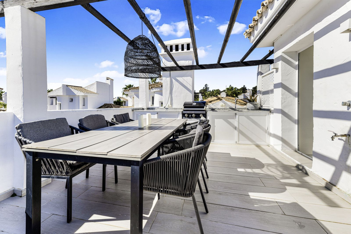 3 Bed, 2 Bath, ApartmentFor Sale, Nueva Andalucia, Malaga