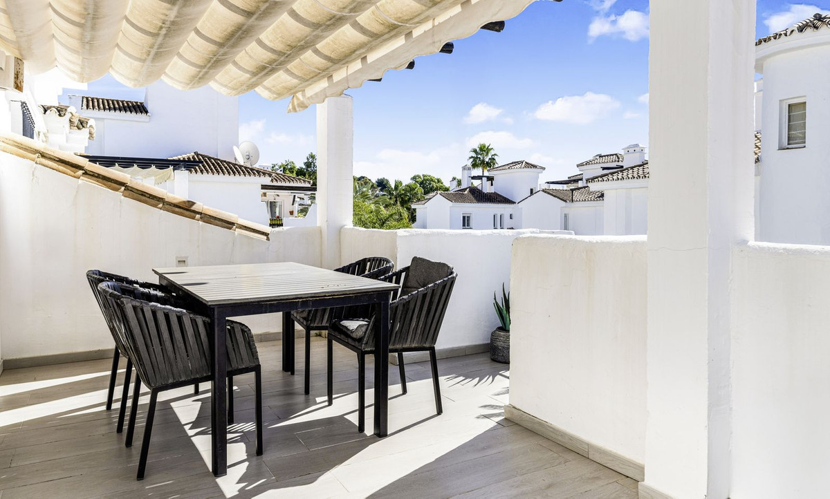 3 Bed, 2 Bath, ApartmentFor Sale, Nueva Andalucia, Malaga