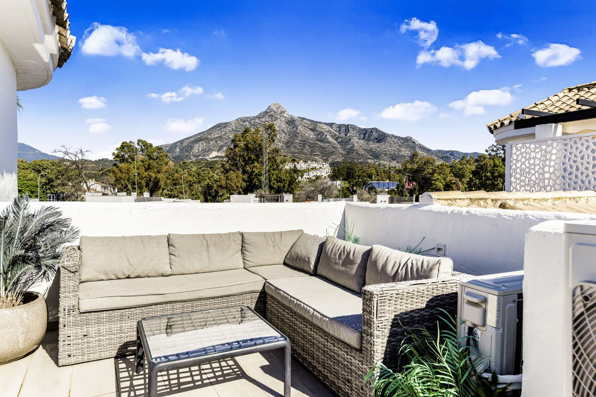 3 Bed, 2 Bath, ApartmentFor Sale, Nueva Andalucia, Malaga