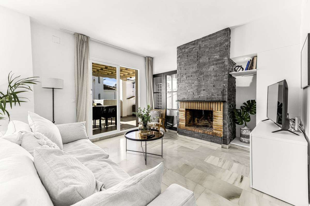 3 Bed, 2 Bath, ApartmentFor Sale, Nueva Andalucia, Malaga