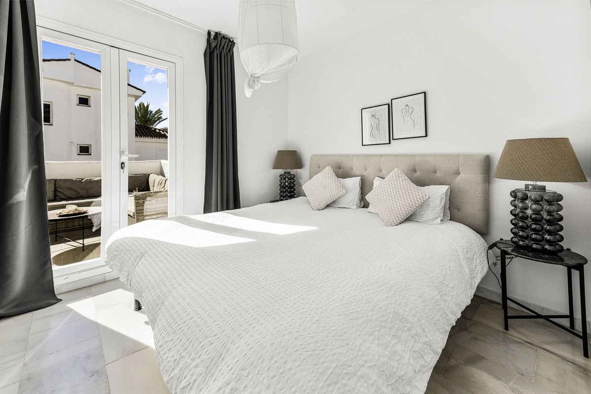 3 Bed, 2 Bath, ApartmentFor Sale, Nueva Andalucia, Malaga