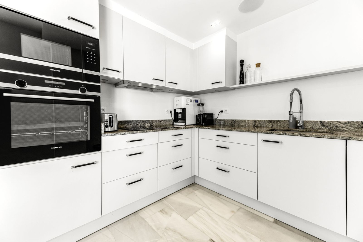 3 Bed, 2 Bath, ApartmentFor Sale, Nueva Andalucia, Malaga