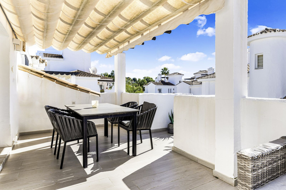 3 Bed, 2 Bath, ApartmentFor Sale, Nueva Andalucia, Malaga