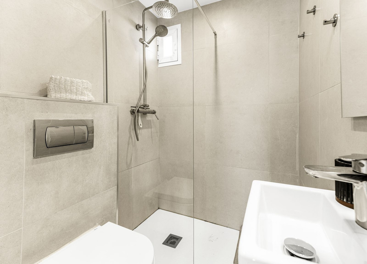 3 Bed, 2 Bath, ApartmentFor Sale, Nueva Andalucia, Malaga