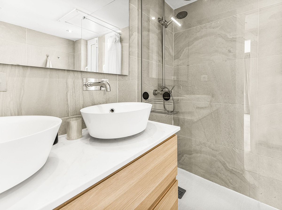 3 Bed, 2 Bath, ApartmentFor Sale, Nueva Andalucia, Malaga