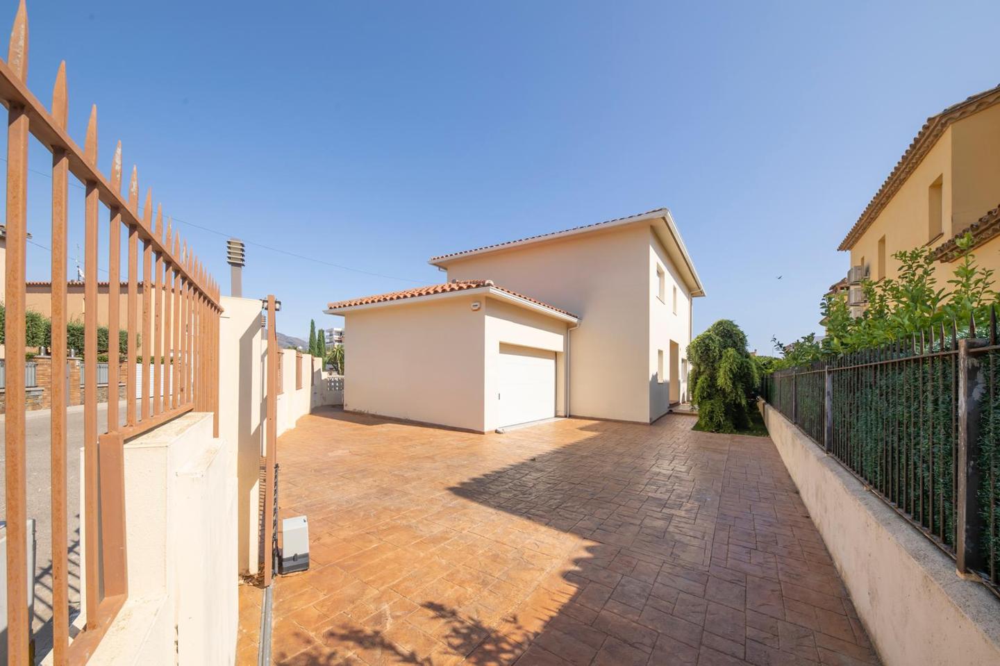 3 Bed, 3 Bath, HouseFor Sale, Roses, Girona, 17480 3 Bed, 3 Bath, HouseFor Sale, Roses, Girona, 17480