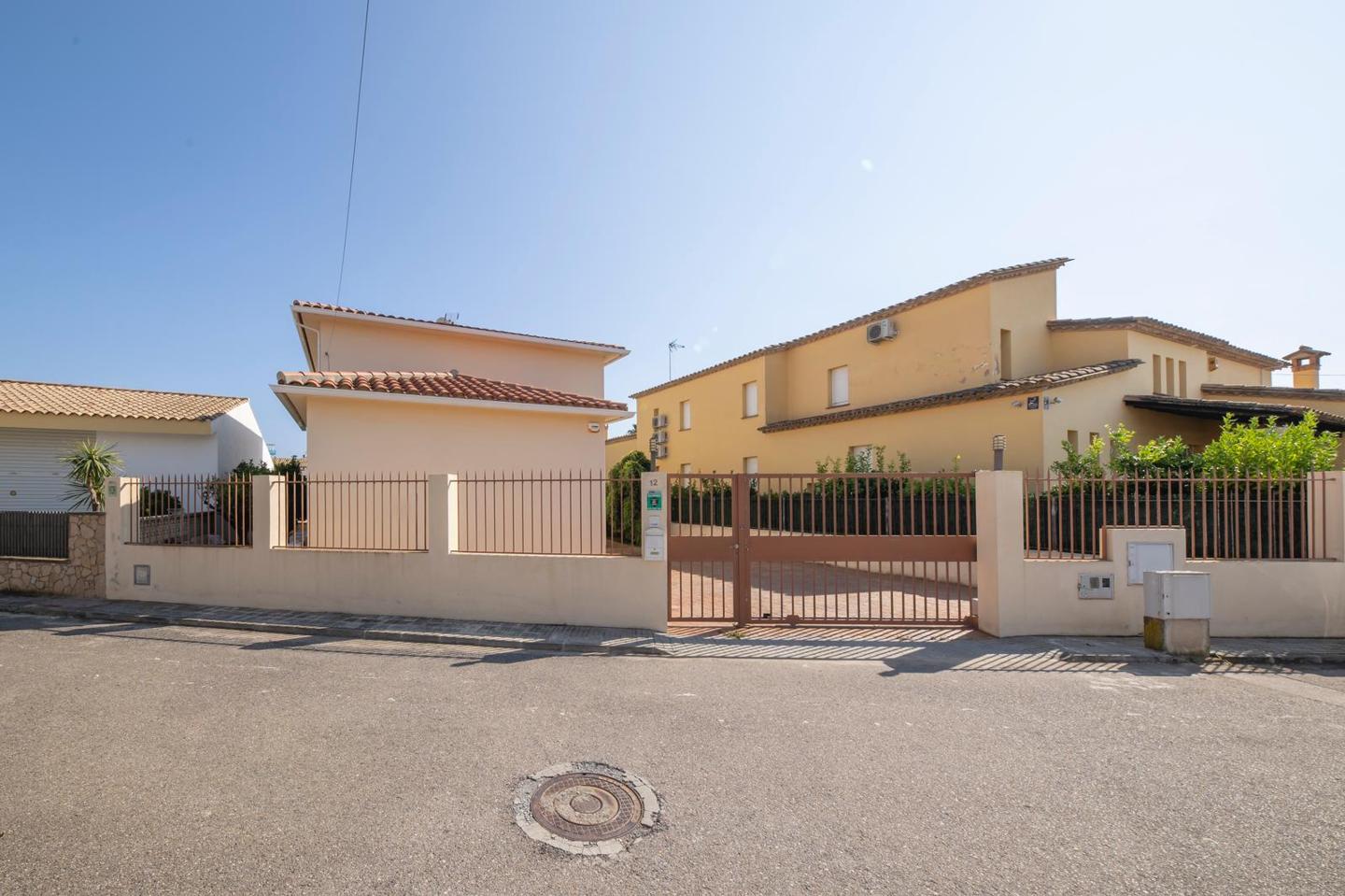 3 Bed, 3 Bath, HouseFor Sale, Roses, Girona, 17480 3 Bed, 3 Bath, HouseFor Sale, Roses, Girona, 17480