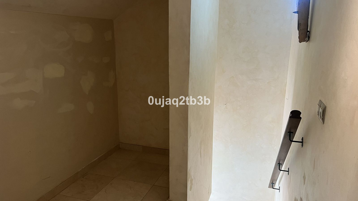 3 Bed, 2 Bath, ApartmentFor Sale, Estepona, Malaga