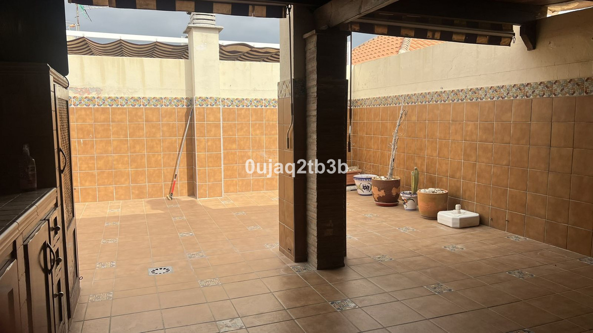 3 Bed, 2 Bath, ApartmentFor Sale, Estepona, Malaga