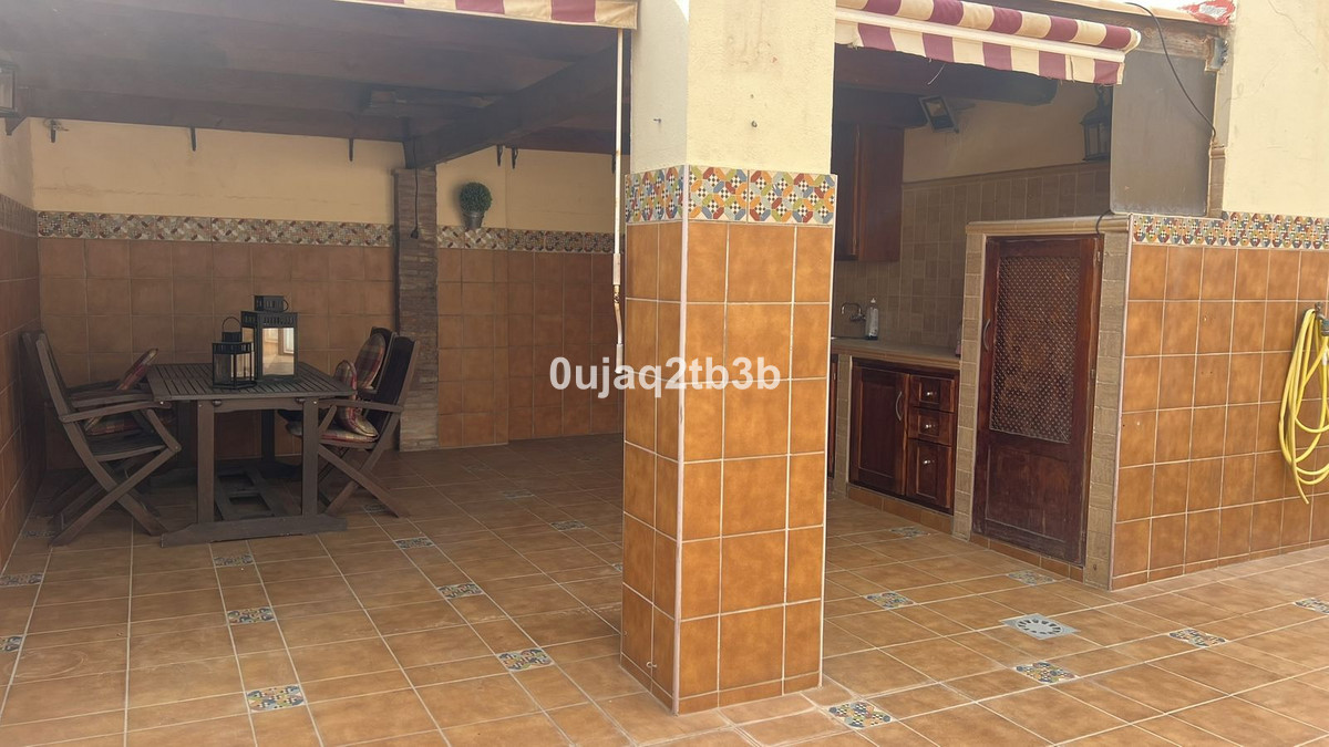 3 Bed, 2 Bath, ApartmentFor Sale, Estepona, Malaga